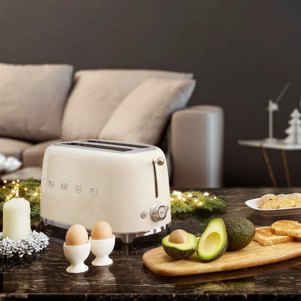 Smeg 50'S Style Retro Krem Ekmek Kızartma Makinesi 2000 W 1x2 Kapasite ile Fonksiyonel Kullanım